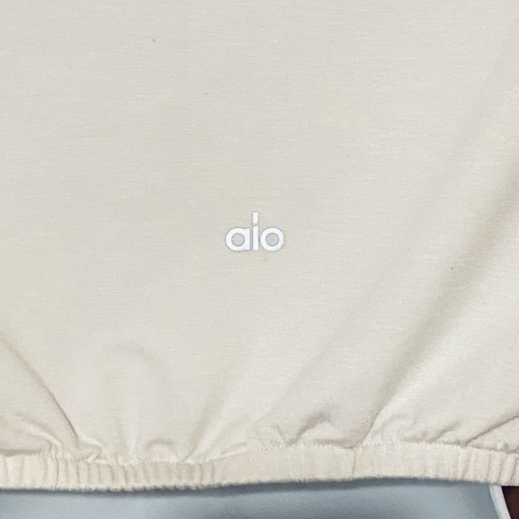 Alo Yoga Dreamy Crop Elastic Waist Short Sleeve Off White Athletic Size Small - Picture 2 of 12